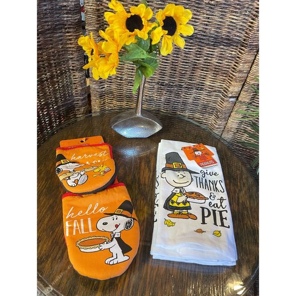 Peanuts Other - BNWT! Set of 2 Snoopy “Hello Fall” Mini Mitts & Set of 2 Charlie Brown “ Thanksg